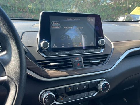 Used 2024 Nissan Altima 2.5 SV image 17