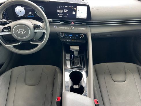 Used 2023 Hyundai Elantra SEL w/ Convenience Package FWD image 10