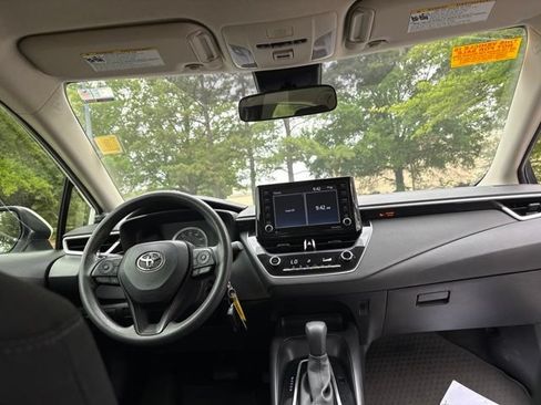 Used 2022 Toyota Corolla LE FWD image 21