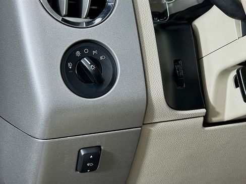 Used 2014 Ford Expedition Limited image 11