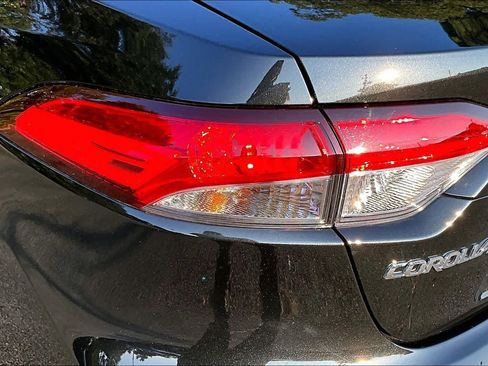 Used 2022 Toyota Corolla LE FWD image 29