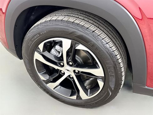 Used 2025 Chevrolet Trax RS w/ Driver Confidence Package FWD image 30