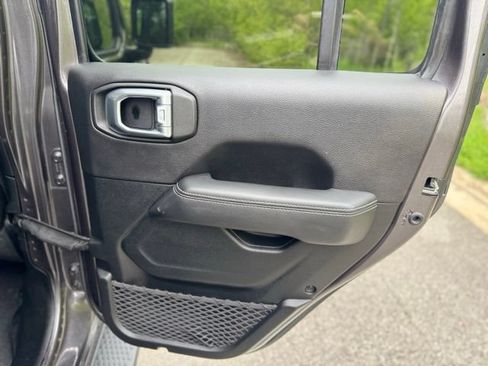 Used 2021 Jeep Wrangler Unlimited Sahara AWD/4WD image 15