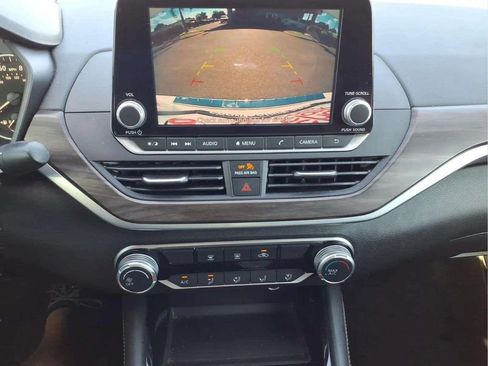 Used 2023 Nissan Altima 2.5 SV FWD image 14
