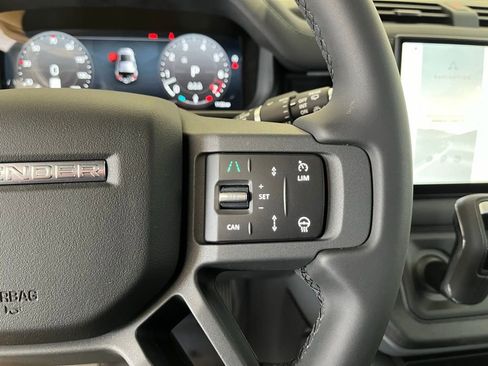 Used 2025 Land Rover Defender 110 X-Dynamic SE image 38
