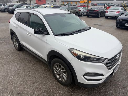 Used 2017 Hyundai Tucson SE image 1