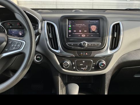 Used 2023 Chevrolet Equinox LS w/ LS Convenience Package AWD/4WD image 4