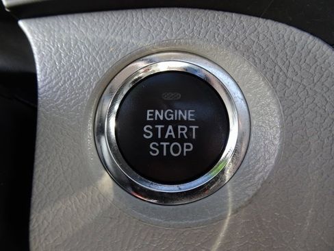 Used 2016 Toyota Sienna XLE image 25