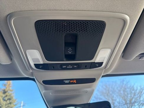 Certified 2025 Honda HR-V EX-L image 37