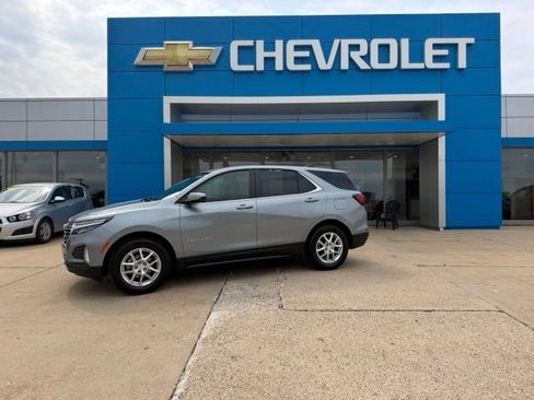Used 2024 Chevrolet Equinox LT FWD image 2