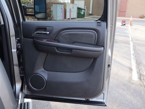 Used 2014 GMC Sierra 2500 Denali w/ Suspension Package, Off-Road image 26