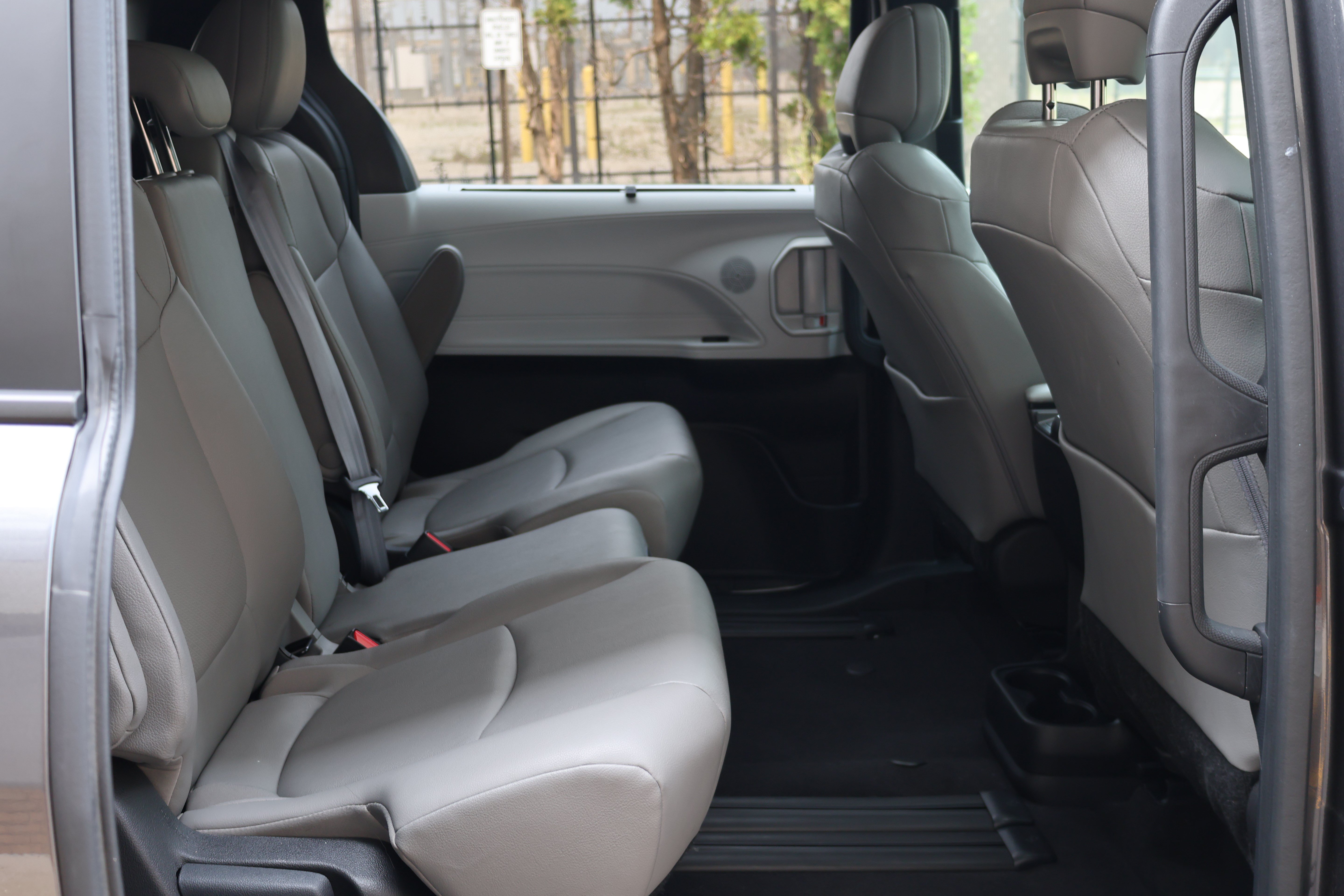 Certified 2025 Toyota Sienna XLE FWD image 20