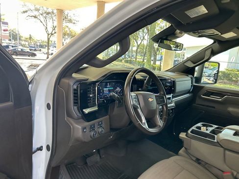 Used 2024 Chevrolet Silverado 2500 LT image 6