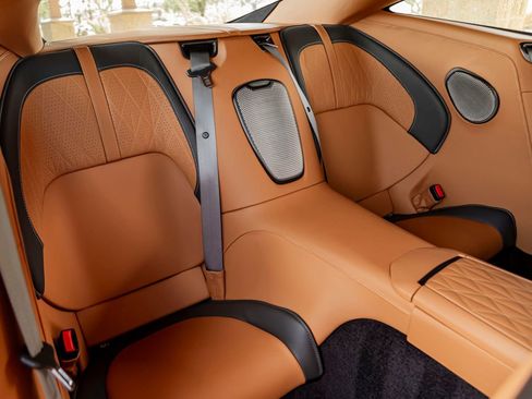 Used 2024 Aston Martin DB12 Coupe image 21