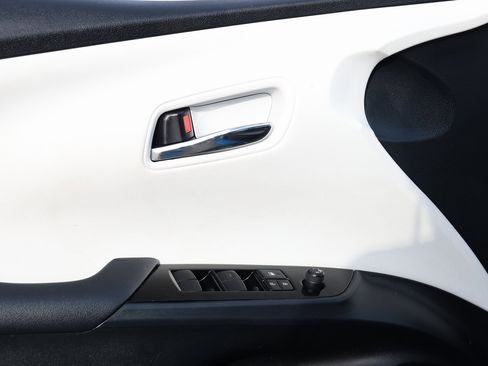 Used 2022 Toyota Prius L Eco image 24