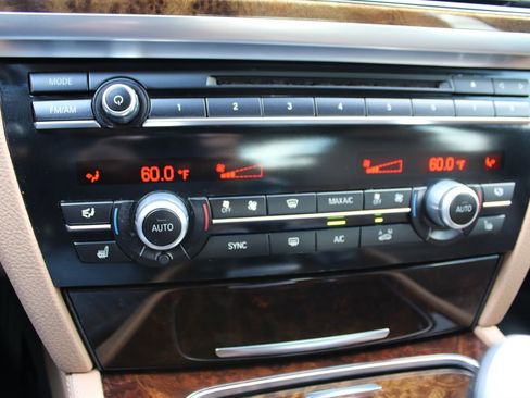 Used 2015 BMW 750Li xDrive image 27