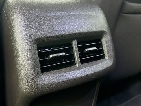 Used 2023 Chevrolet Equinox LT AWD/4WD image 25