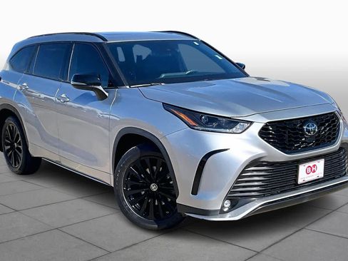 Used 2023 Toyota Highlander XSE image 3