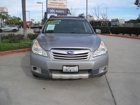 Used 2011 Subaru Outback 3.6R Limited image 12