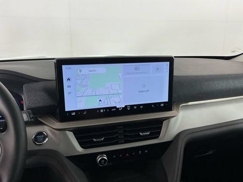 Used 2025 Ford Explorer Active AWD/4WD image 18