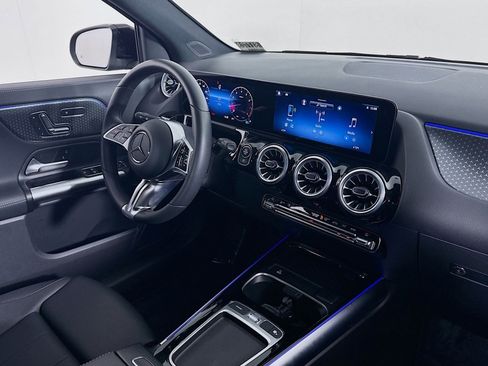 Certified 2025 Mercedes-Benz GLA 250 image 16