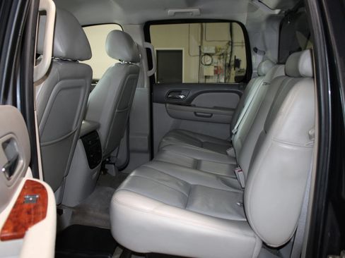 Used 2010 Chevrolet Avalanche LT w/ Luxury Package RWD image 28