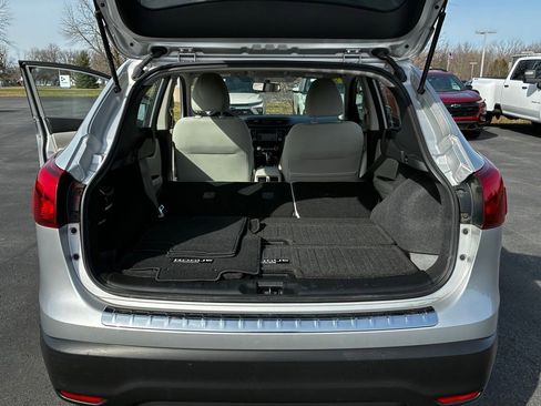 Used 2018 Nissan Rogue Sport SV w/ SV Technology Package image 43