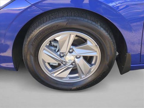 Certified 2025 Hyundai Elantra SE image 22
