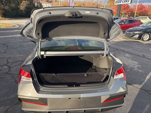 Used 2025 Hyundai Elantra Sport image 19
