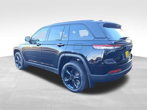 New 2025 Jeep Grand Cherokee Limited w/ Luxury Tech Group II AWD/4WD image 3
