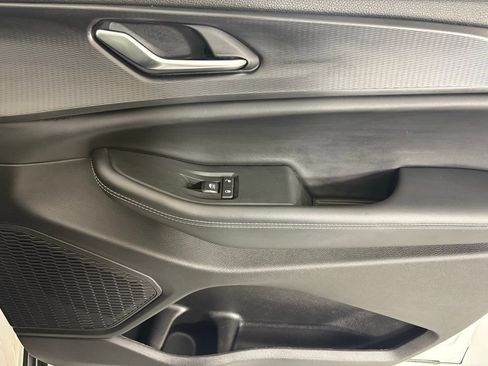 Used 2023 Jeep Grand Cherokee Altitude image 12