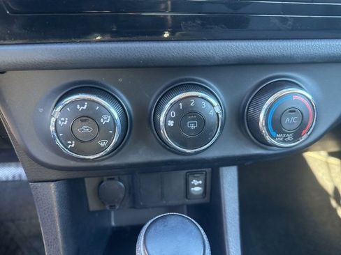 Used 2015 Toyota Corolla L image 29