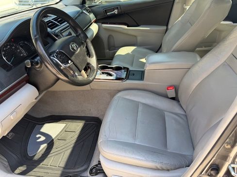Used 2014 Toyota Camry XLE image 11