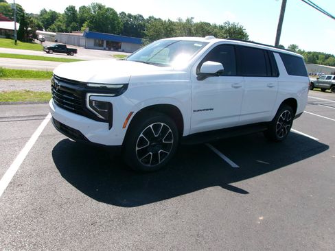 New 2026 Chevrolet Suburban RST w/ Comfort Package AWD/4WD image 7