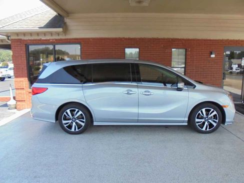 Used 2019 Honda Odyssey Elite image 2