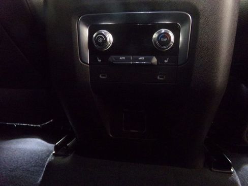 Used 2021 GMC Yukon Denali image 13