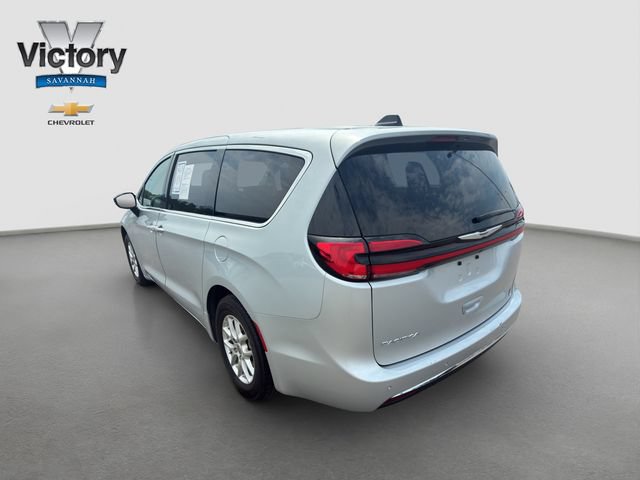 Used 2024 Chrysler Pacifica Touring-L FWD image 20