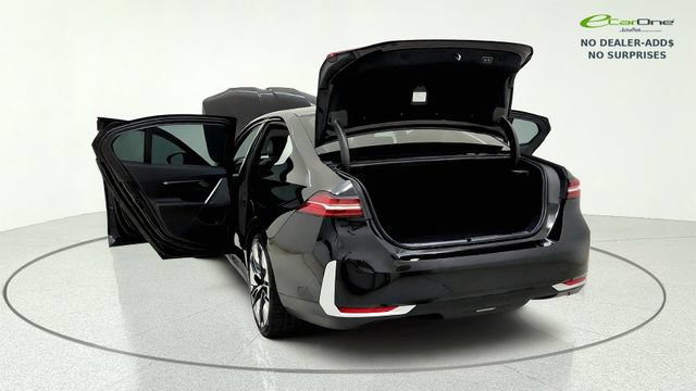 Used 2024 BMW i5 eDrive40i w/ M Sport Package RWD image 17