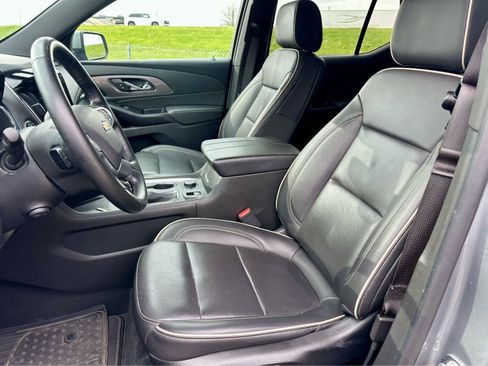 Used 2023 Chevrolet Traverse Premier image 12