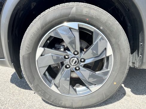 Used 2025 Nissan Rogue SV AWD/4WD image 12
