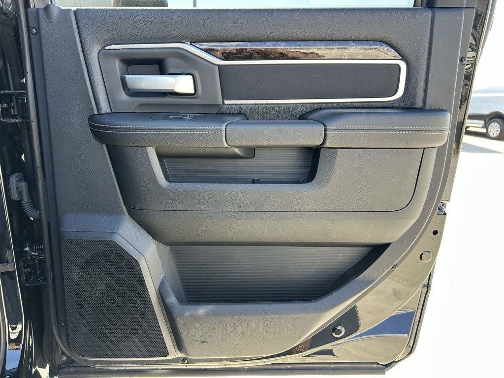New 2025 RAM 2500 Big Horn AWD/4WD image 33