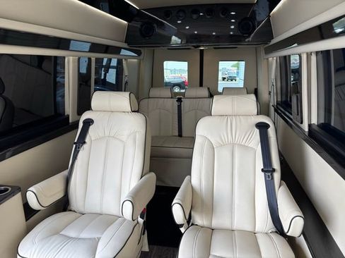 Used 2024 Mercedes-Benz Sprinter 3500 image 39