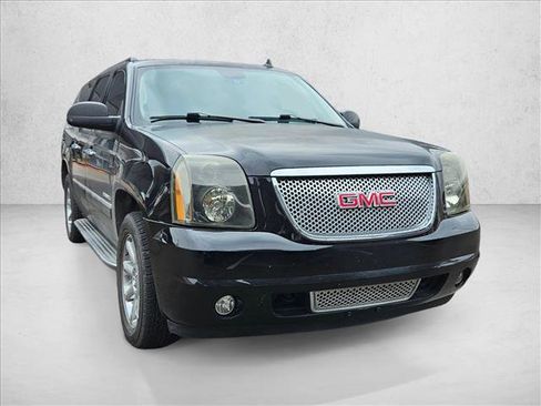 Used 2013 GMC Yukon XL Denali image 3