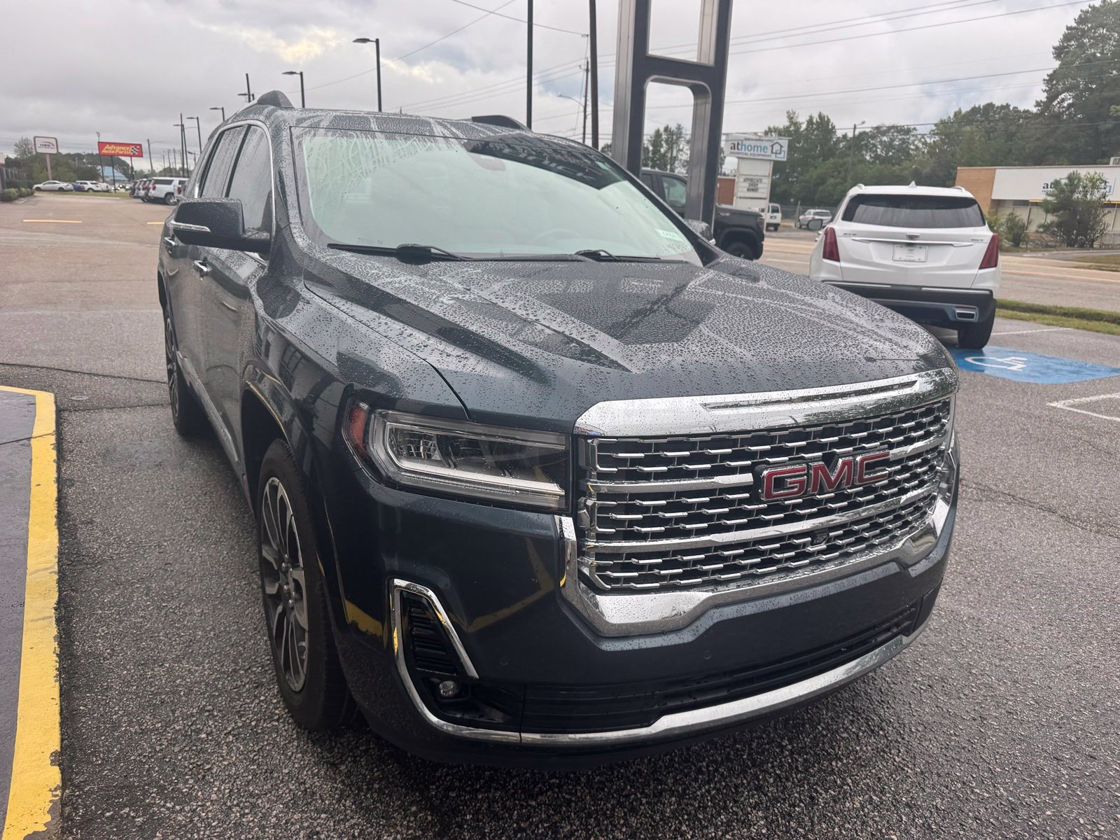 Used 2020 GMC Acadia Denali w/ Trailering Package FWD image 9