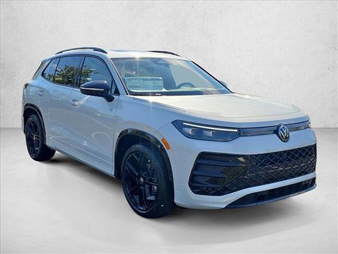 New 2026 Volkswagen Tiguan SE R-Line FWD image 9