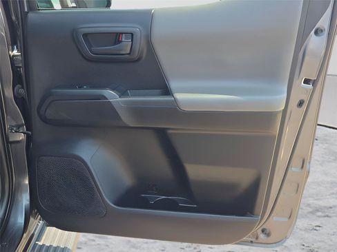 Used 2021 Toyota Tacoma SR AWD/4WD image 10