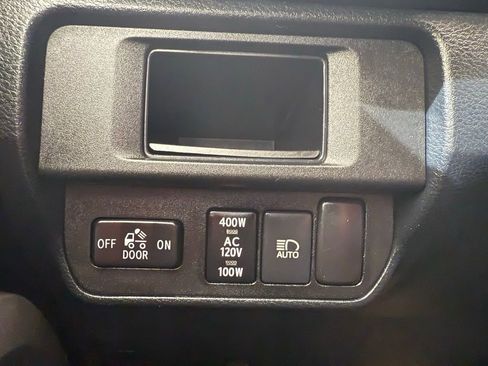 Used 2018 Toyota Tacoma TRD Off-Road image 21