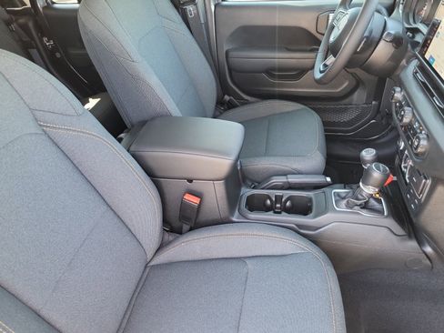 New 2025 Jeep Gladiator Sport image 19