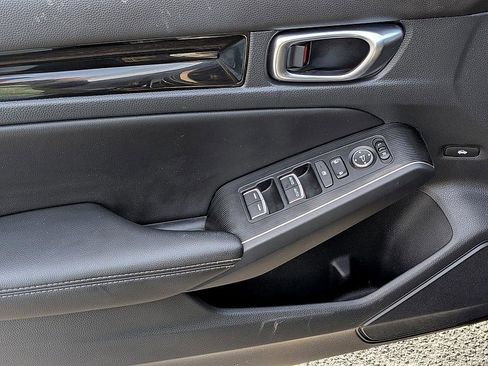 Used 2022 Honda Civic Touring image 12