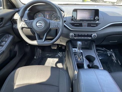 Used 2024 Nissan Altima 2.5 S FWD image 8